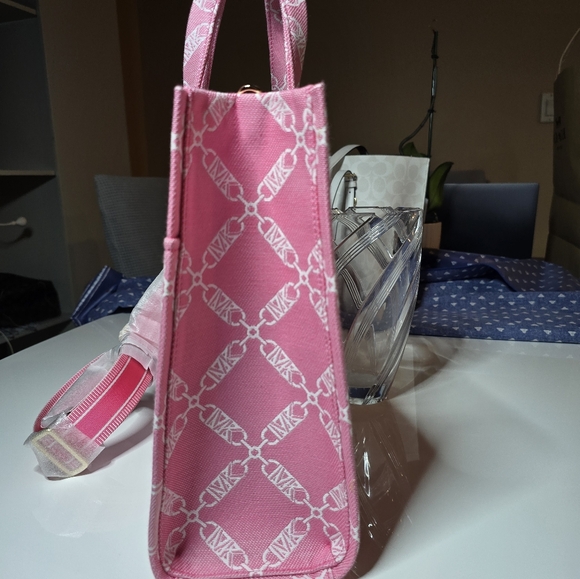 Michael kors Pink Tote - Picture 4 of 4